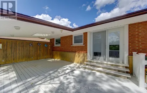 209 Dixie Crescent Waterloo ON N2J 3K9