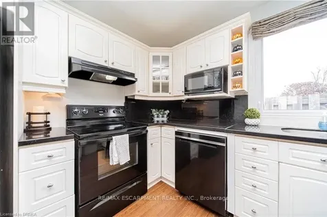 43 Kanata Crescent Brantford ON N3R 7E8