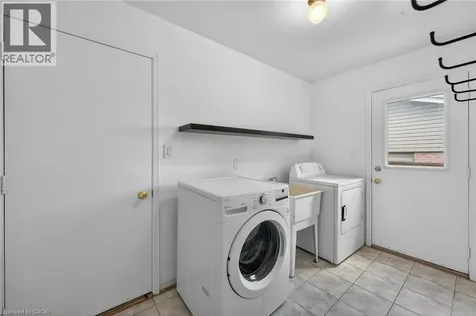 14 Lennard Crescent Dundas ON L9H 6S5