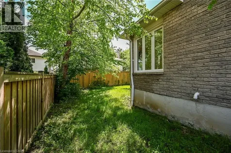 14 Lennard Crescent Dundas ON L9H 6S5