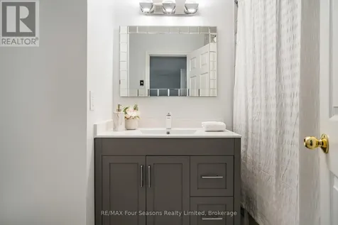 25 Starboard Road Collingwood ON L9Y 5C8