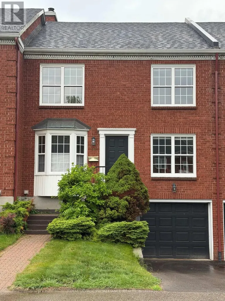 40 Country Club Place Brockville ON K6V 6T9