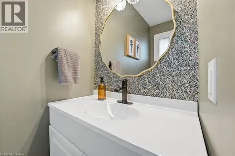 10 Burke Drive Caledonia ON N3W 1C3