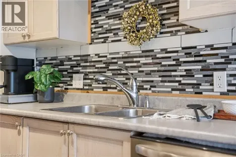 10 Burke Drive Caledonia ON N3W 1C3