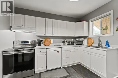 1056 Gladstone Windsor ON N9A 2R8