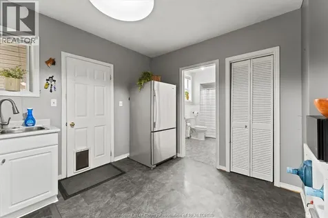 1056 Gladstone Windsor ON N9A 2R8