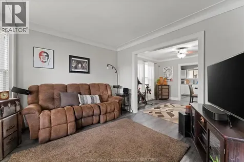 1056 Gladstone Windsor ON N9A 2R8