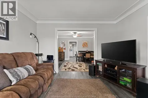 1056 Gladstone Windsor ON N9A 2R8