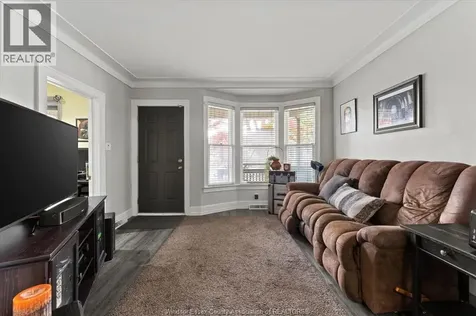 1056 Gladstone Windsor ON N9A 2R8