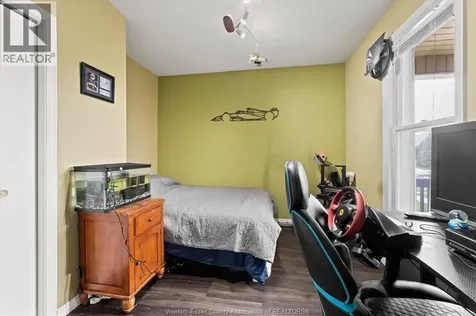 1056 Gladstone Windsor ON N9A 2R8