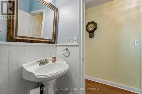 871 Penetanguishene Road Oro-medonte ON L4M 4Y8