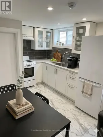 237 Lakeshore Road East Mississauga (port Credit) ON L5G 1G8