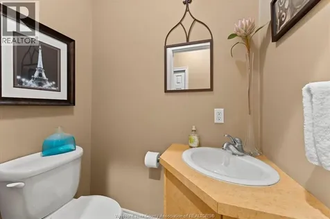 24 Sandy Lake Leamington ON N8H 5J3