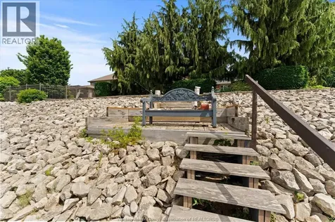 24 Sandy Lake Leamington ON N8H 5J3