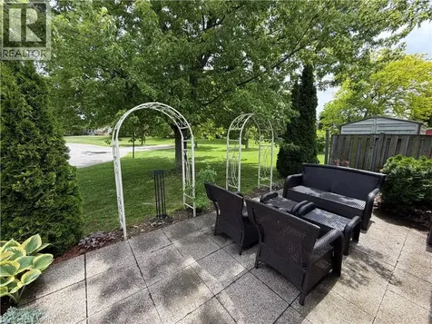 9 Gates Lane Hamilton ON L9B 1T8