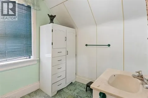 427 Duke Street West Kitchener ON N2H 3Y6