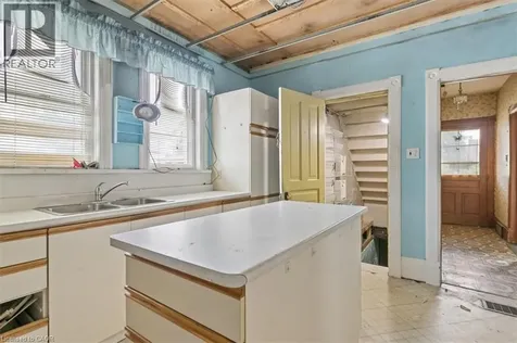 427 Duke Street West Kitchener ON N2H 3Y6