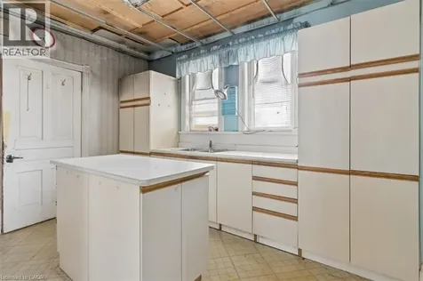 427 Duke Street West Kitchener ON N2H 3Y6