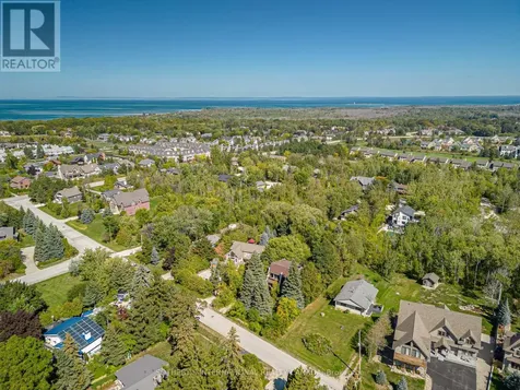 119 Lucille Wheeler Crescent Blue Mountains ON L9Y 0P7