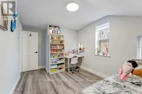 132 Waterloo Street North Cambridge ON N3H 1M8