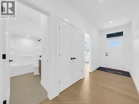 2614 Barkley Avenue Windsor ON N8P 0E9