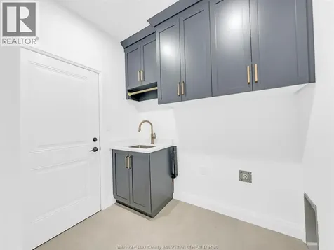 2614 Barkley Avenue Windsor ON N8P 0E9
