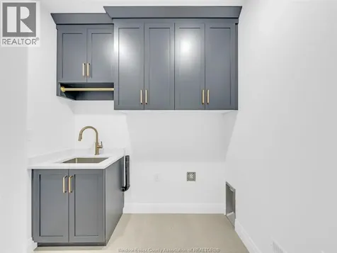 2614 Barkley Avenue Windsor ON N8P 0E9