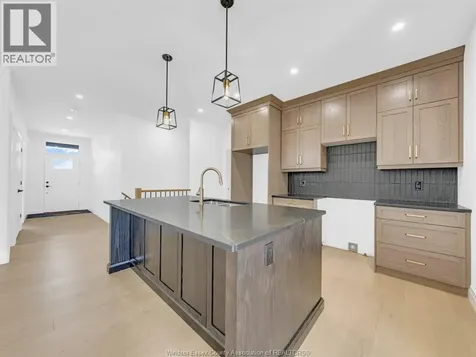 2614 Barkley Avenue Windsor ON N8P 0E9