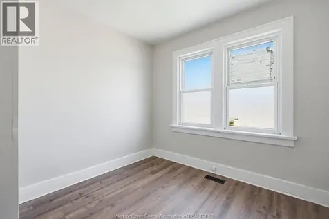 1596 College Windsor ON N9B 1M1