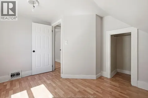 1596 College Windsor ON N9B 1M1