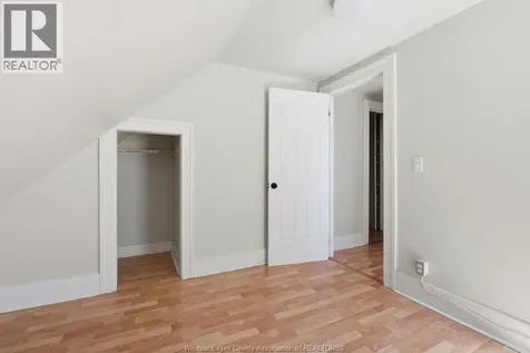 1596 College Windsor ON N9B 1M1