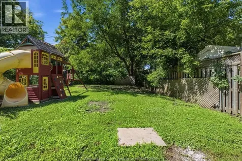 1596 College Windsor ON N9B 1M1