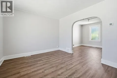 1596 College Windsor ON N9B 1M1