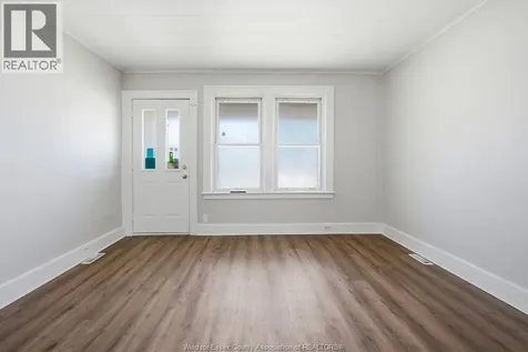 1596 College Windsor ON N9B 1M1
