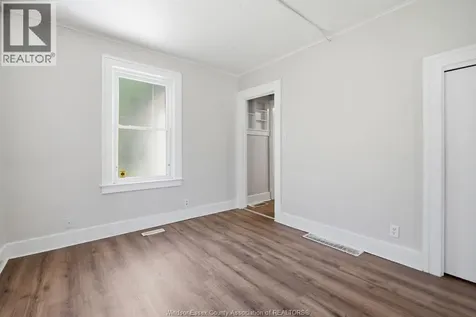 1596 College Windsor ON N9B 1M1