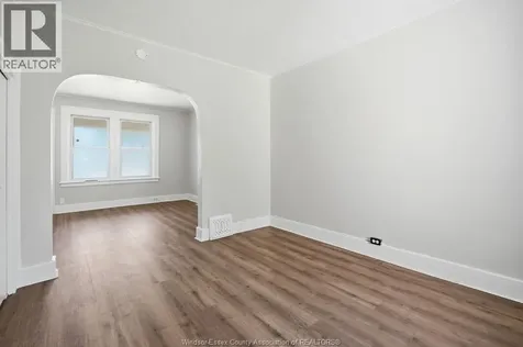 1596 College Windsor ON N9B 1M1