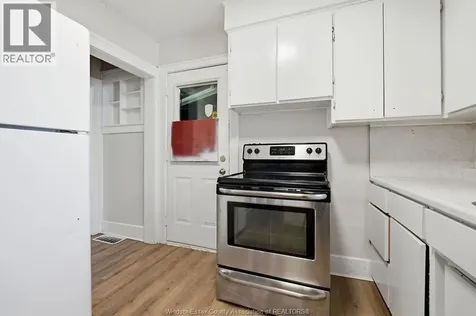 1596 College Windsor ON N9B 1M1