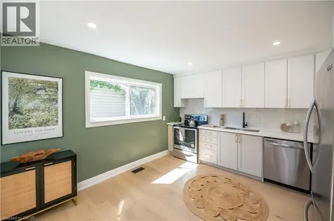 213 Rosslyn Avenue North Hamilton ON L8L 7P8