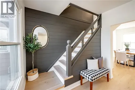 213 Rosslyn Avenue North Hamilton ON L8L 7P8