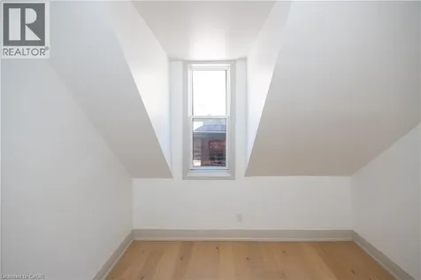213 Rosslyn Avenue North Hamilton ON L8L 7P8
