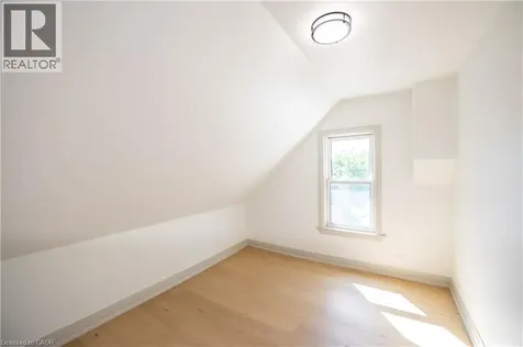 213 Rosslyn Avenue North Hamilton ON L8L 7P8