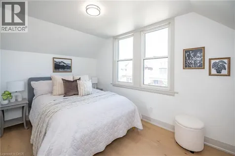 213 Rosslyn Avenue North Hamilton ON L8L 7P8