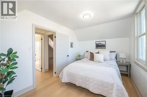 213 Rosslyn Avenue North Hamilton ON L8L 7P8