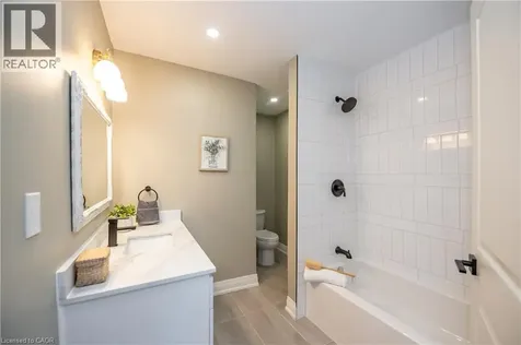 213 Rosslyn Avenue North Hamilton ON L8L 7P8