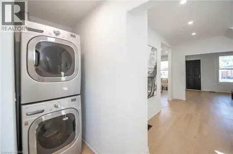 213 Rosslyn Avenue North Hamilton ON L8L 7P8