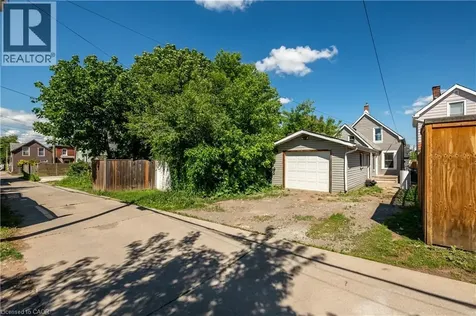 213 Rosslyn Avenue North Hamilton ON L8L 7P8