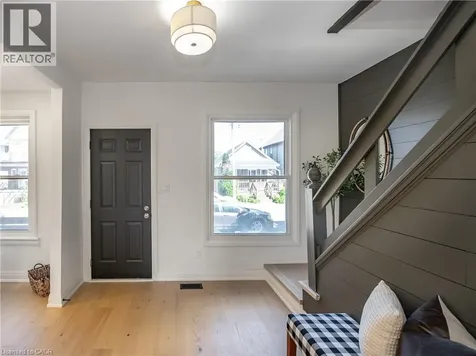 213 Rosslyn Avenue North Hamilton ON L8L 7P8