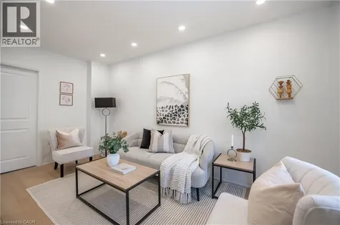 213 Rosslyn Avenue North Hamilton ON L8L 7P8