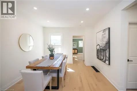 213 Rosslyn Avenue North Hamilton ON L8L 7P8