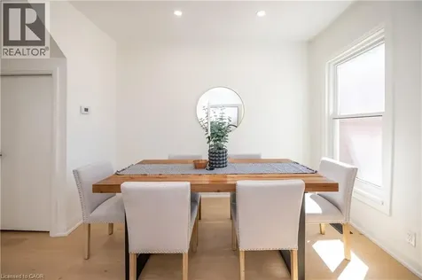 213 Rosslyn Avenue North Hamilton ON L8L 7P8